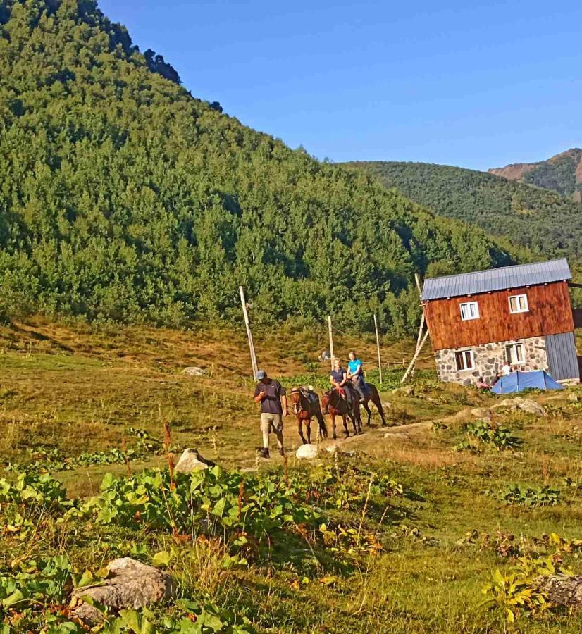Vila Latphari In Uschguli Exterior foto